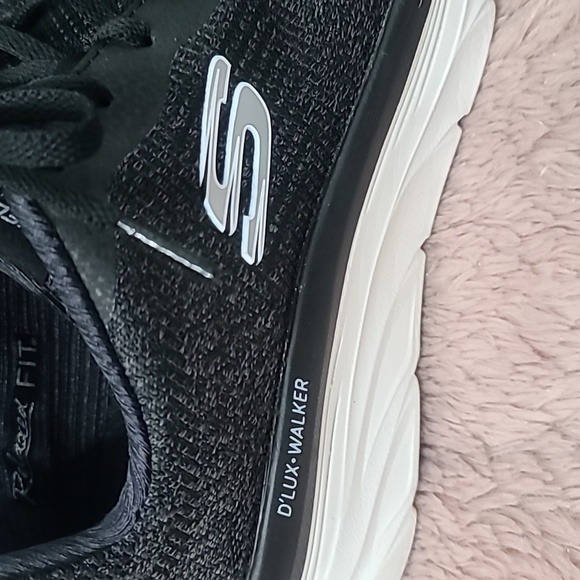 Skechers Women's D'Lux Walker Commuter Black Athletic and Training Shoes Used - Picture 5 of 13